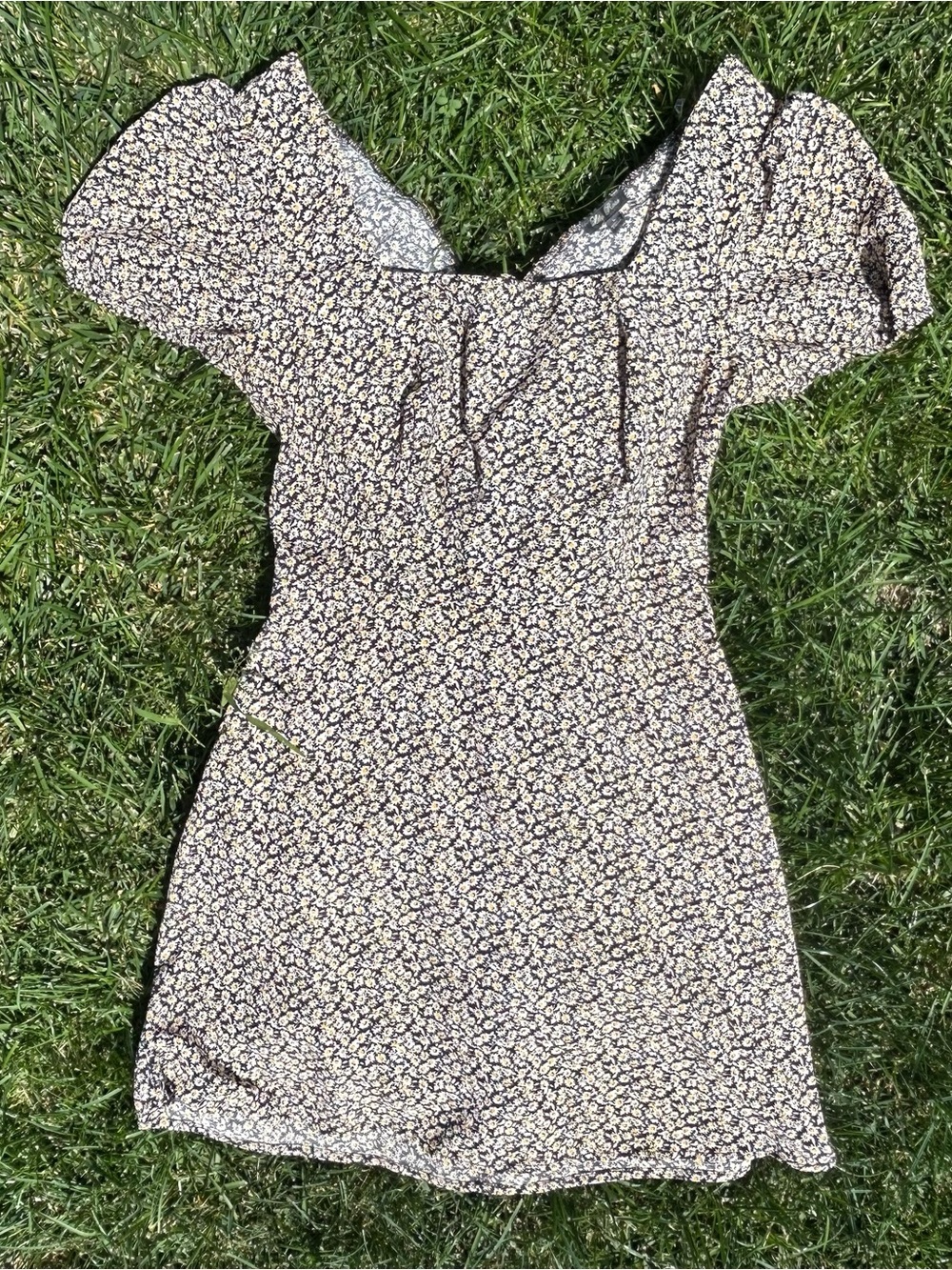 Lily Rose Black and Cream Ditsy Floral Puff-Sleeve Mini Dress